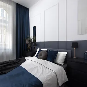 Hollo 3 Bedroom Downtown דירה